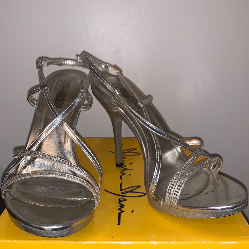 Manichi Mani silver rhinestones heels